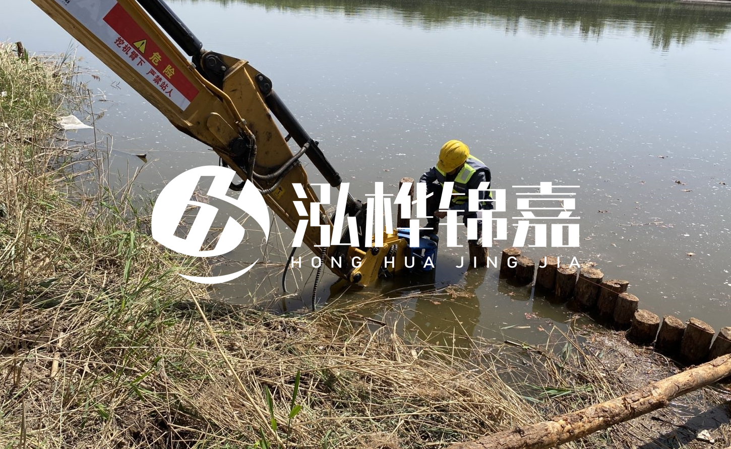 護(hù)坡樁選擇松木樁還是杉木？
